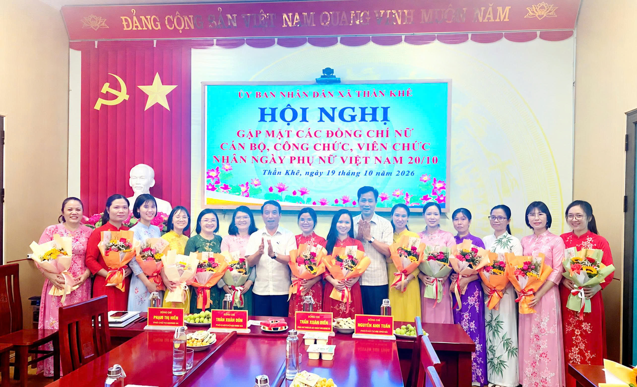 UBND XÃ THẦN KHÊ GẶP MẶT KỶ NIỆM NGÀY PHỤ NỮ VIỆT NAM 20/10